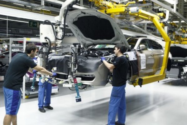 BMW plăteşte angajaţilor din Germania prime de 7.600 de euro